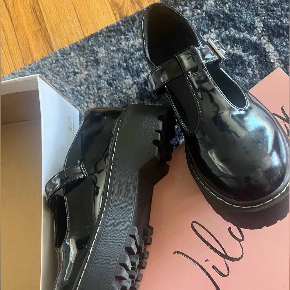WILD PAIR babydoll T strap black Mary Jane dress shoes Flats womans 8 MACYS